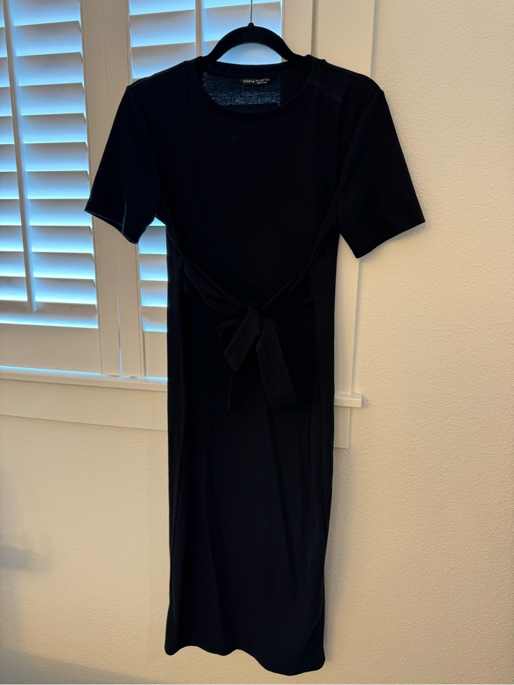 SHEIN Black Short-Sleeve Tie-Waist Midi Dress
